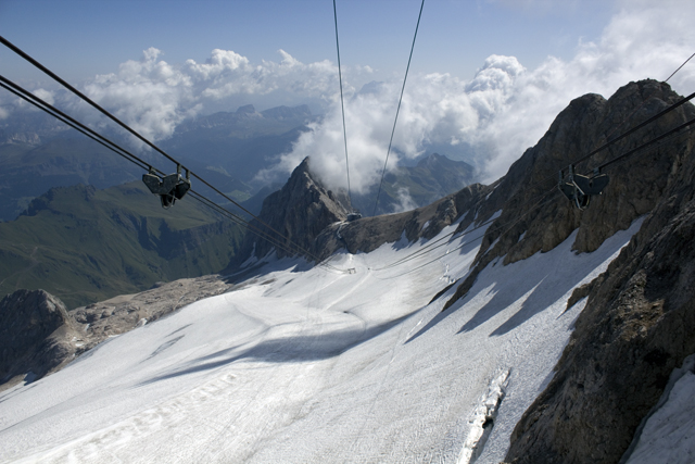 2011-08-19_08-55-20 cadore.jpg - Seilbahn von der Malga Ciapela zur Marmolada (oberes Teilstck)